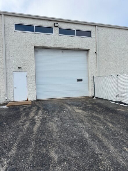 More Photos Of 3210 N Zuehlke Dr, Appleton Warehouse For Lease