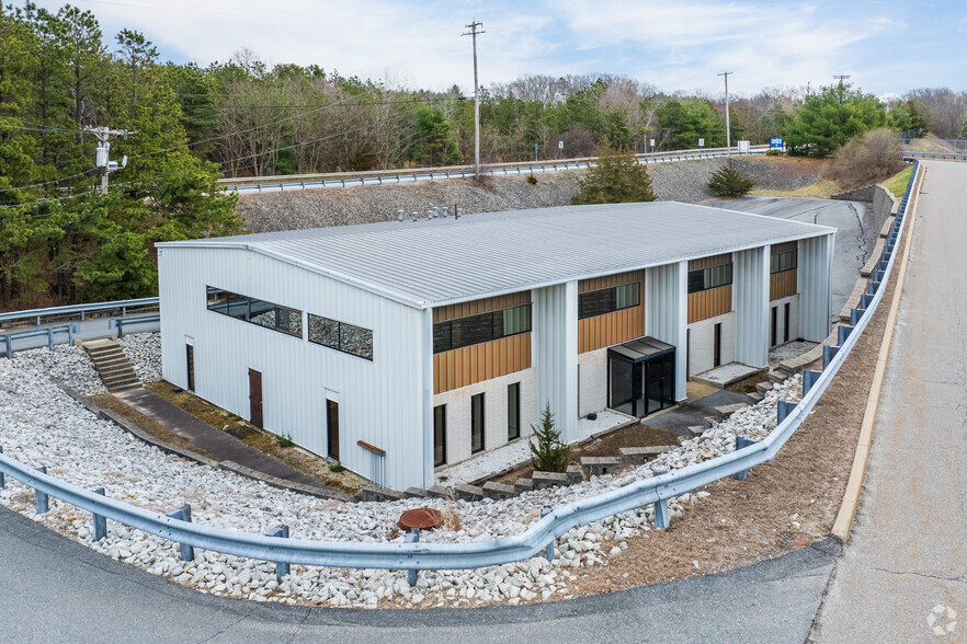 Primary Photo Of 867 Quaker Hwy, Uxbridge Office For Sale