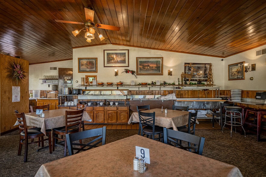 More Photos Of N10120 Parkway Rd, Crivitz Hotel For Sale