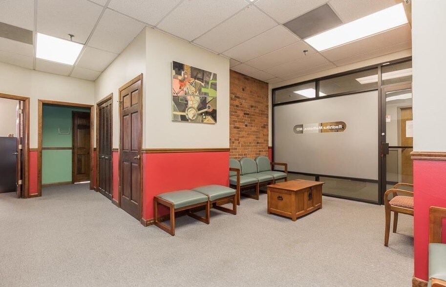 More Photos Of 100 Bank St, Seymour Office For Lease