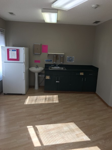 More Photos Of 1520 Knox St, Lincoln Office For Sale