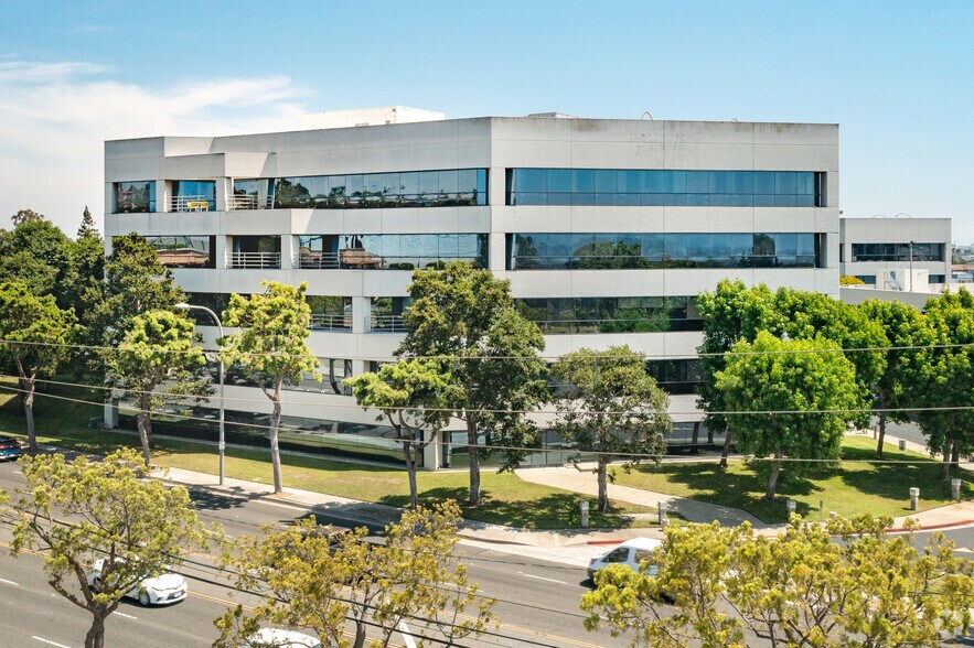 More Photos Of 200 Corporate Pointe, Culver City Office For Lease