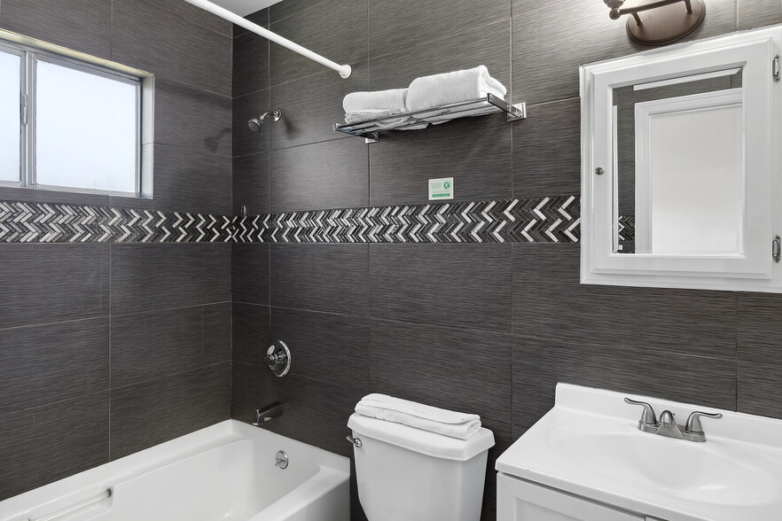 More Photos Of 72 Foster Ave, Hampton Bays Hotel For Sale