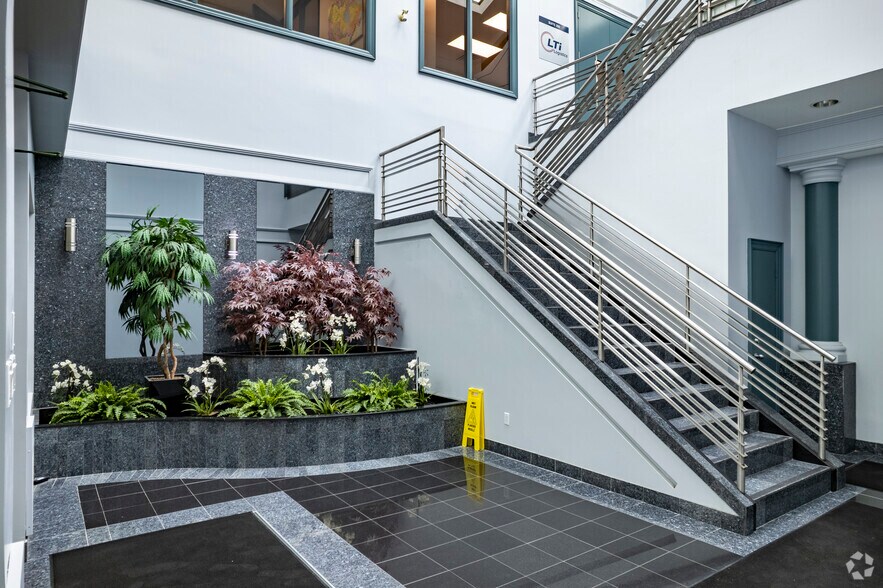 More Photos Of 7941 Jane St, Vaughan Showroom For Lease