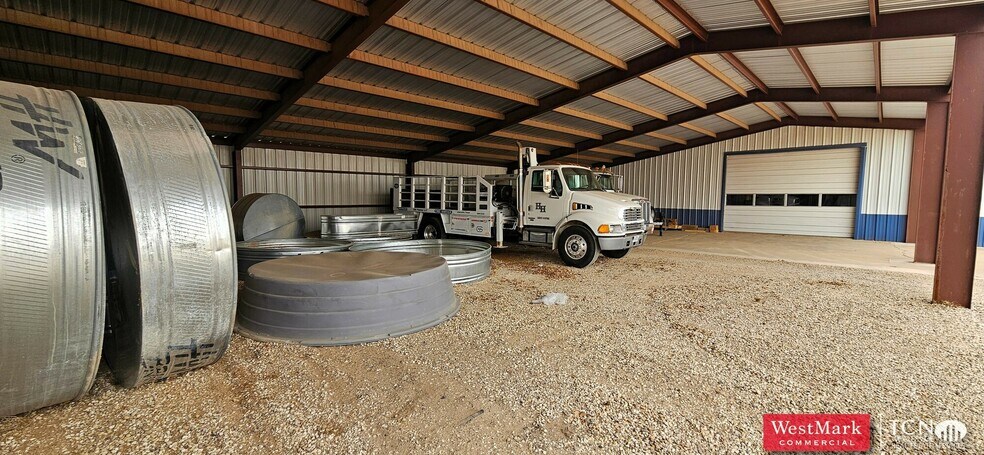 More Photos Of 824 Avenue B, Abernathy Service Station For Sale