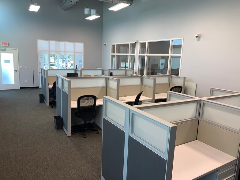 More Photos Of 8010 25th Ct E, Sarasota Industrial For Lease