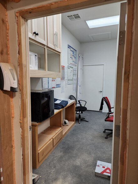 More Photos Of 42231 6th St W, Lancaster Warehouse For Lease