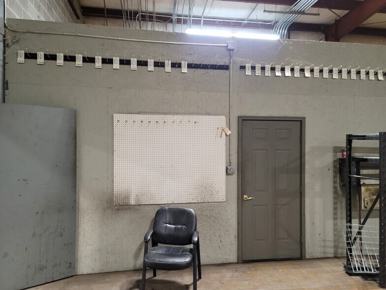 More Photos Of 148 Industrial Park Dr, Rockingham Warehouse For Sale