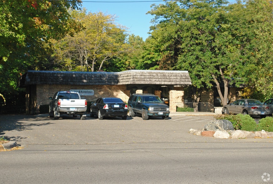 Primary Photo Of 18340 Minnetonka Blvd, Deephaven Office For Lease