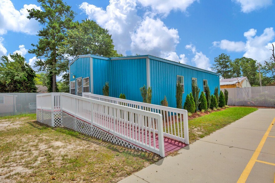 More Photos Of 2407 W 5th St, Lumberton Office For Sale