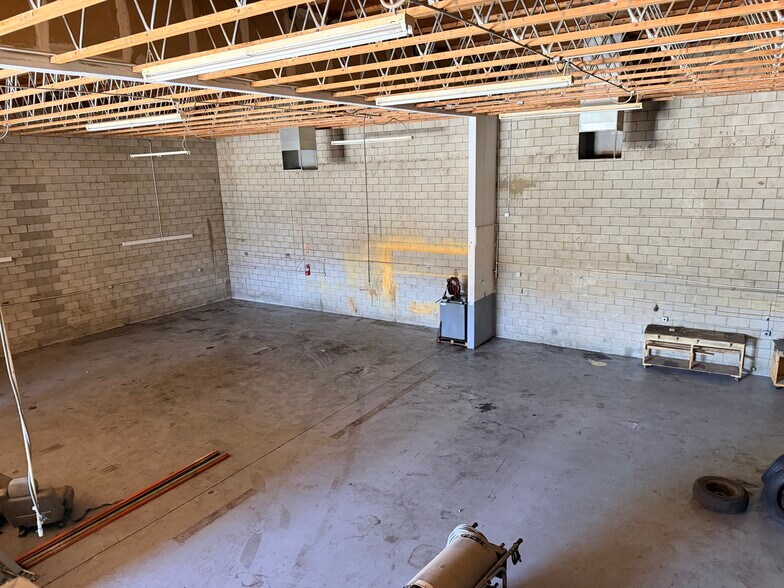 More Photos Of 74991 Joni Dr, Palm Desert Warehouse For Lease