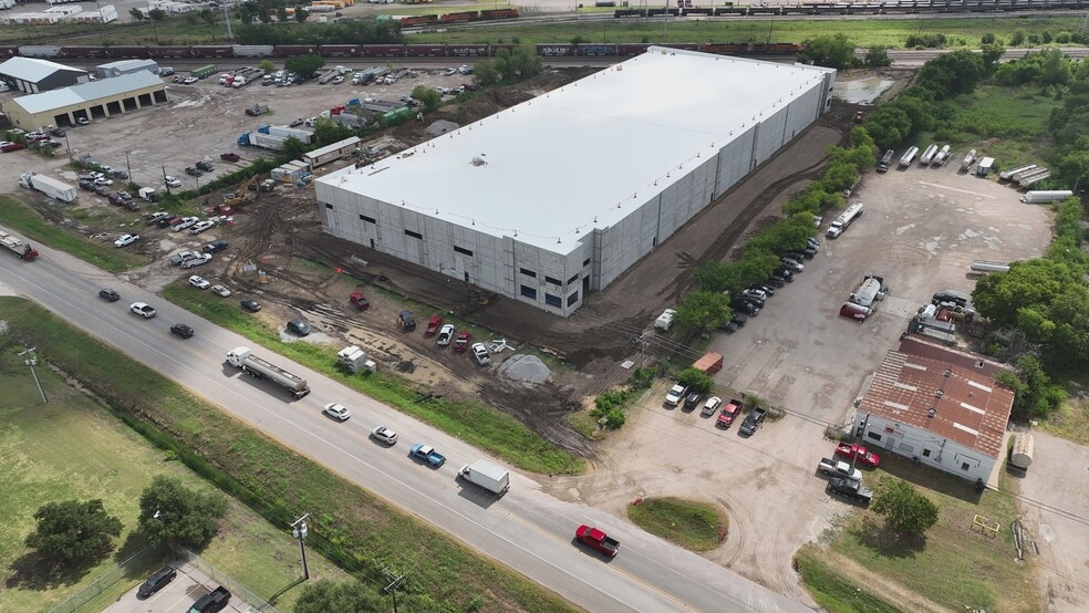 More Photos Of 5260 Blue Mound Rd, Fort Worth Industrial For Lease