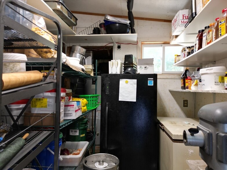 More Photos Of 655 Bayview Dr, Ottawa Restaurant For Sale