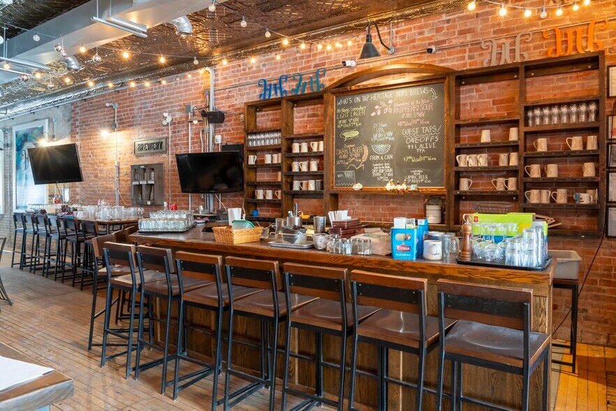 More Photos Of 21 Market Pl, Stratford Storefront Retail Residential For Sale