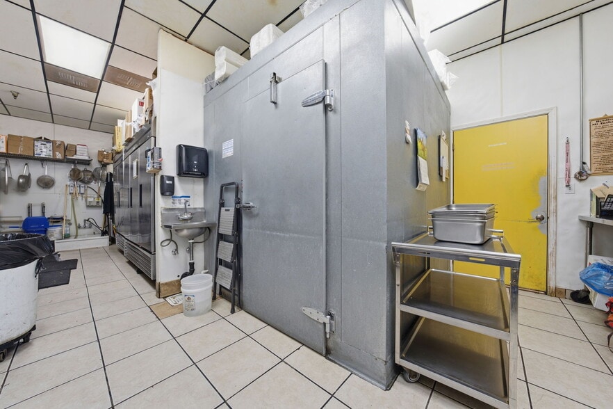 More Photos Of 410 N 11th Ave, Hanford General Retail For Sale