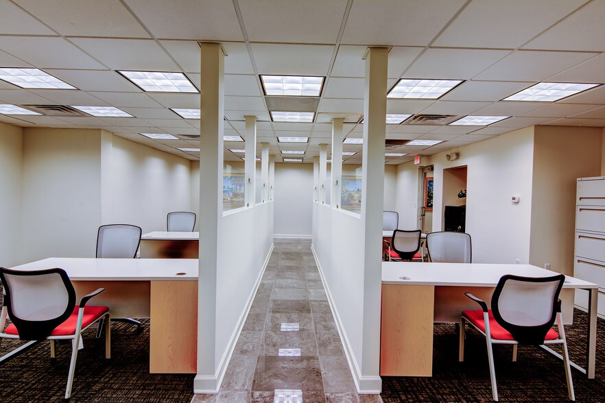 More Photos Of 975 J Clyde Morris Blvd, Newport News Auto Dealership For Lease