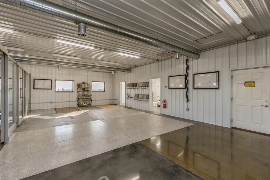 More Photos Of 33083 Ute Ave, Waukee Flex For Sale