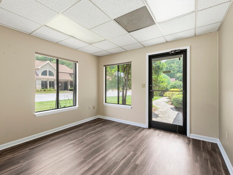 More Photos Of 1998 Hendersonville Rd, Asheville Medical For Sale