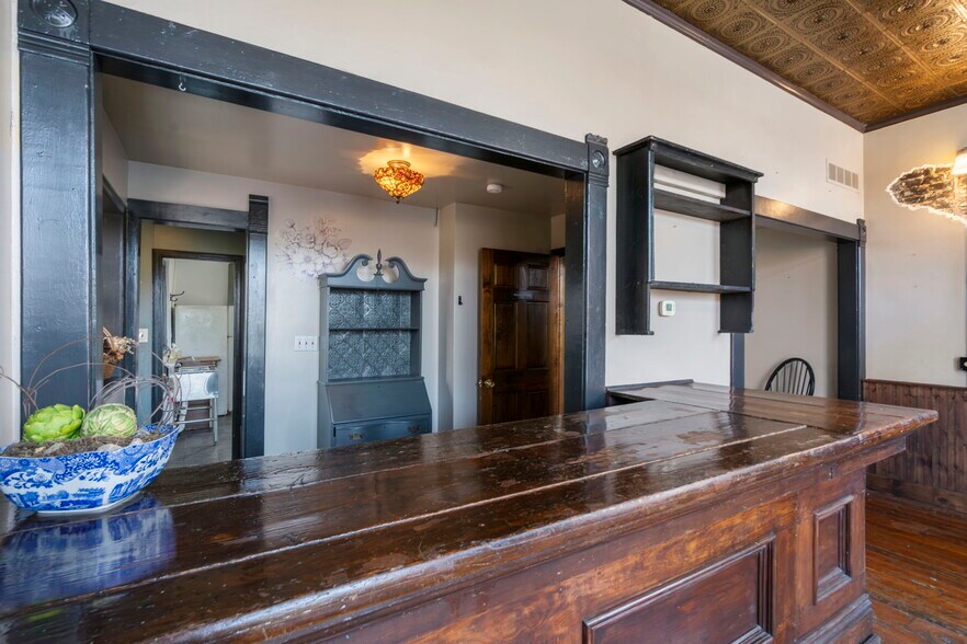 More Photos Of 901 Franklin Ave, Lexington General Retail For Sale
