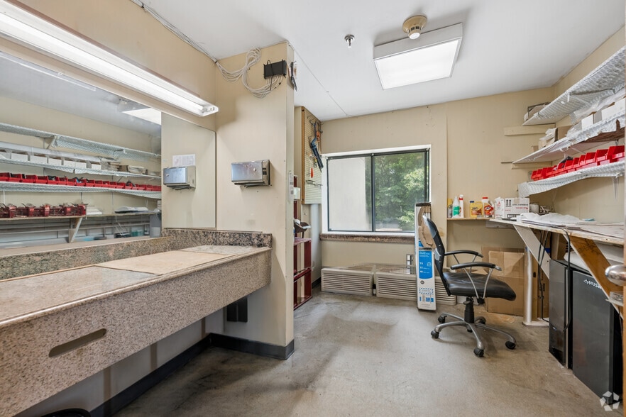 More Photos Of 2919 Warm Springs Rd, Columbus Hotel For Sale