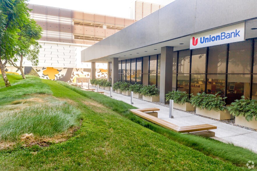 More Photos Of 1901 Avenue of the Stars, Los Angeles Office For Lease