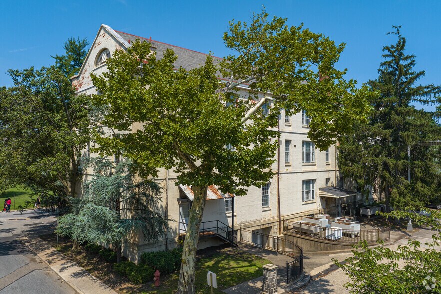 More Photos Of 2275 Bridge St, Philadelphia Unknown For Lease