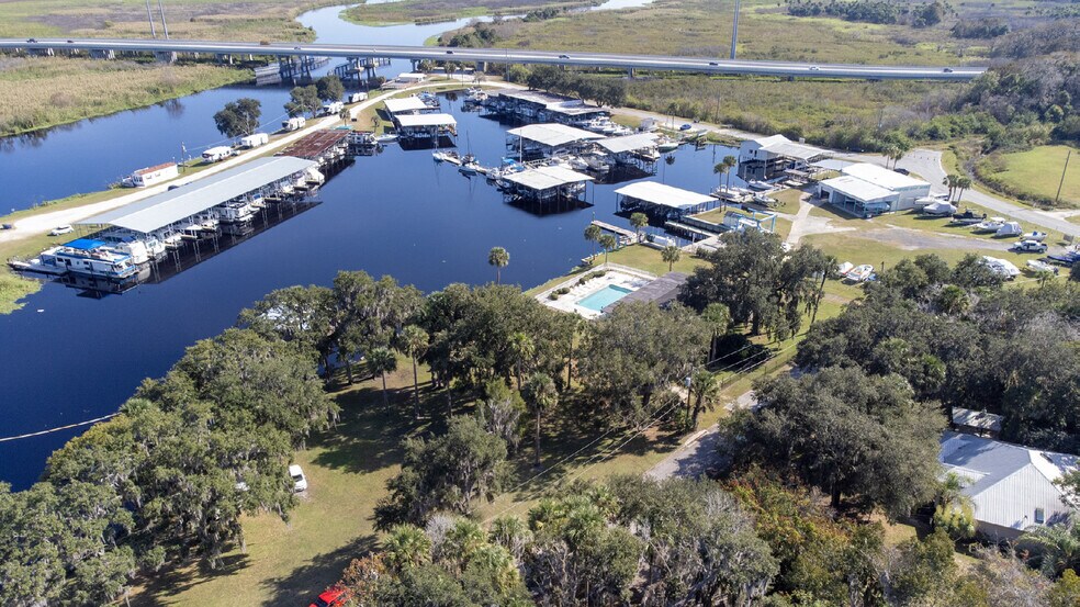 More Photos Of 3900 Peninsula Pt, Sanford Marina For Sale