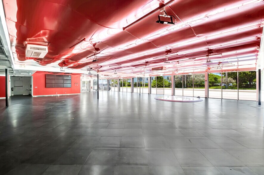 More Photos Of 925 W Broward Blvd, Fort Lauderdale Auto Dealership For Sale