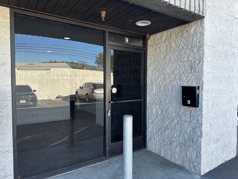 More Photos Of 8000-8010 Wheatland Ave, Sun Valley Manufacturing For Sale