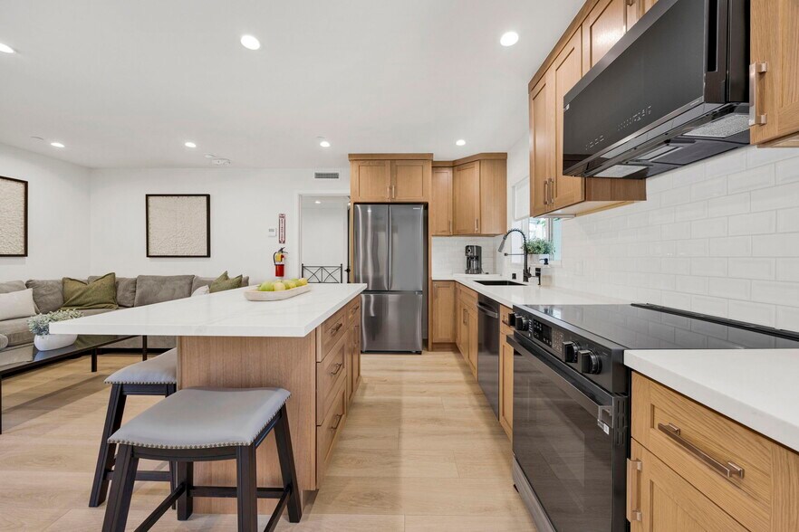 More Photos Of 7410 Denny Ave, Sun Valley Healthcare For Sale