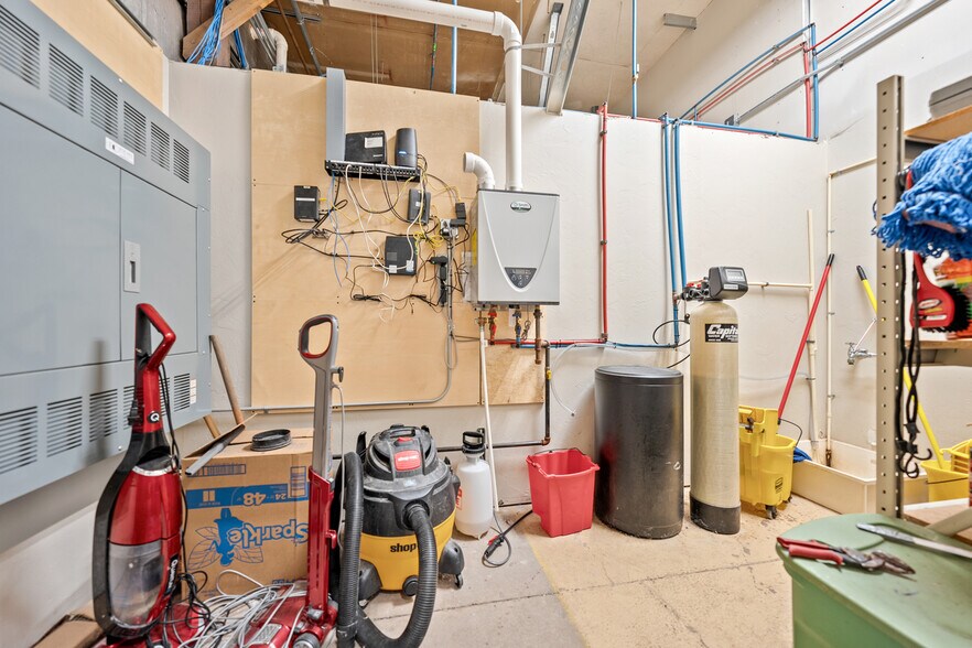 More Photos Of 1129 W Fond Du Lac St, Ripon Storefront For Sale