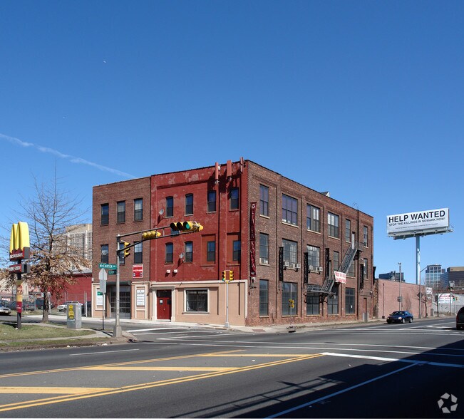 More Photos Of 18 Oliver St, Newark Office For Lease