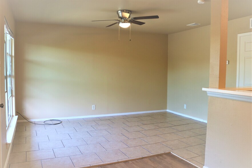 More Photos Of 216 Lucas St, San Antonio Apartments For Sale