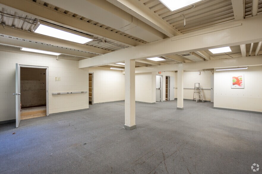 More Photos Of 520 Pleasant Valley Rd, Trafford Office For Sale