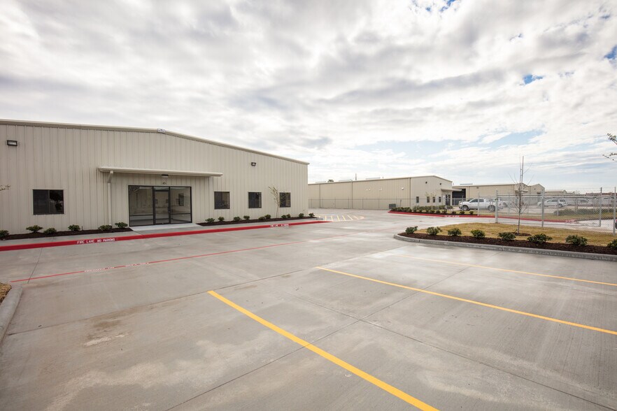 More Photos Of 3642 Bacor Rd, Houston Warehouse For Sale