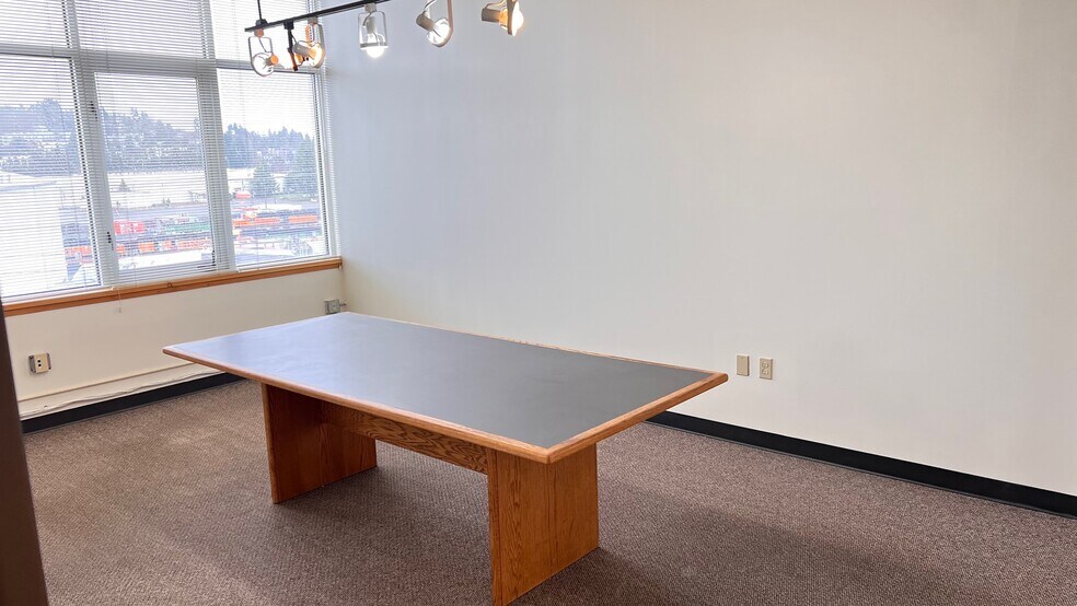 More Photos Of 3450 16th Ave W, Seattle Light Manufacturing For Lease