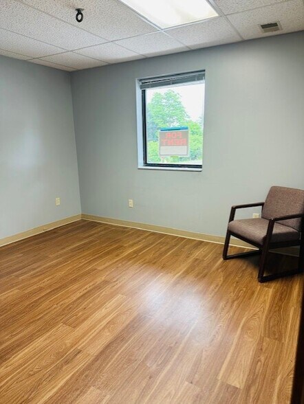 More Photos Of 5676 Steubenville Pike, McKees Rocks Medical For Lease