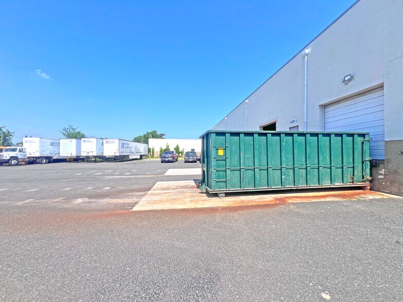 More Photos Of 5300 Tuxedo Rd, Hyattsville Warehouse For Lease