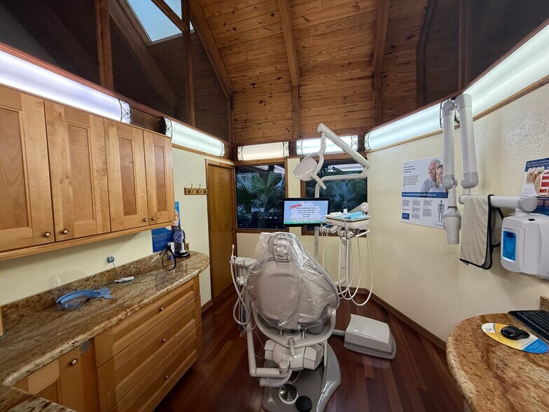 More Photos Of 8200 W Sunrise Blvd, Plantation Office For Sale