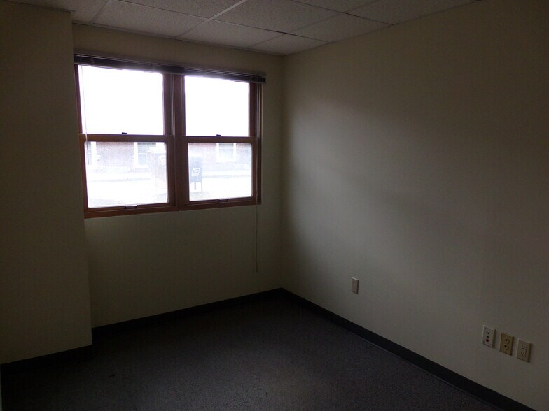 More Photos Of 67 Water St, Laconia Medical For Lease