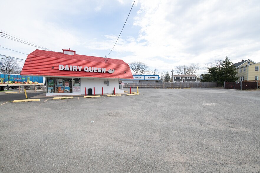 More Photos Of 735 E Hazelwood Ave, Rahway Freestanding For Sale