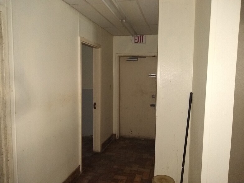 More Photos Of 1637 Stockbridge Rd, Jonesboro Storefront Retail Office For Sale