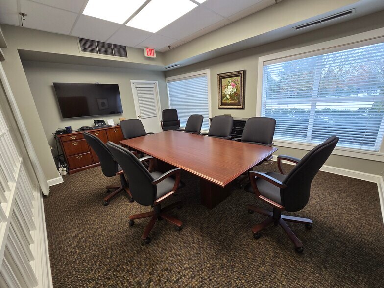 More Photos Of 5 E Main St, Hudson Office Residential For Lease