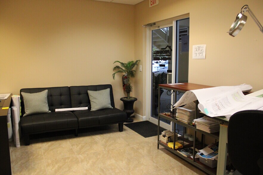 More Photos Of 2731 Vista Pky, West Palm Beach Showroom For Sale