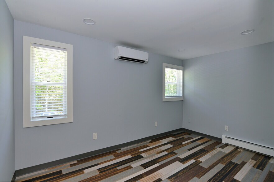 More Photos Of 186 Grove St, Franklin Office For Sale