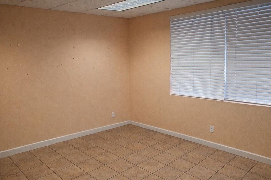 More Photos Of 7345 SW 41st St, Miami Warehouse For Sale