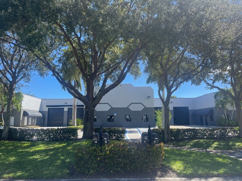 More Photos Of 1725 Park Ln S, Jupiter Warehouse For Lease