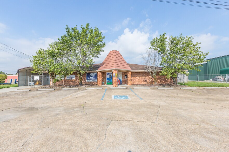 Primary Photo Of 300 Alamar St, Fort Oglethorpe General Retail For Sale