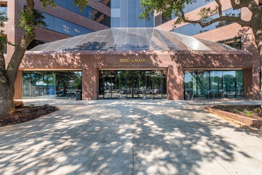 More Photos Of 2000 E Lamar Blvd, Arlington Office For Lease