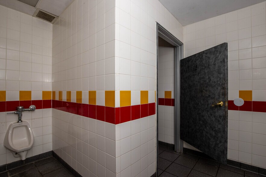 More Photos Of 14109 Highway 226 S, Spruce Pine General Retail For Sale